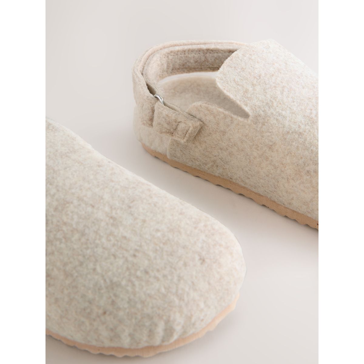 Chaussons sabots en feutre naturel, NEXT