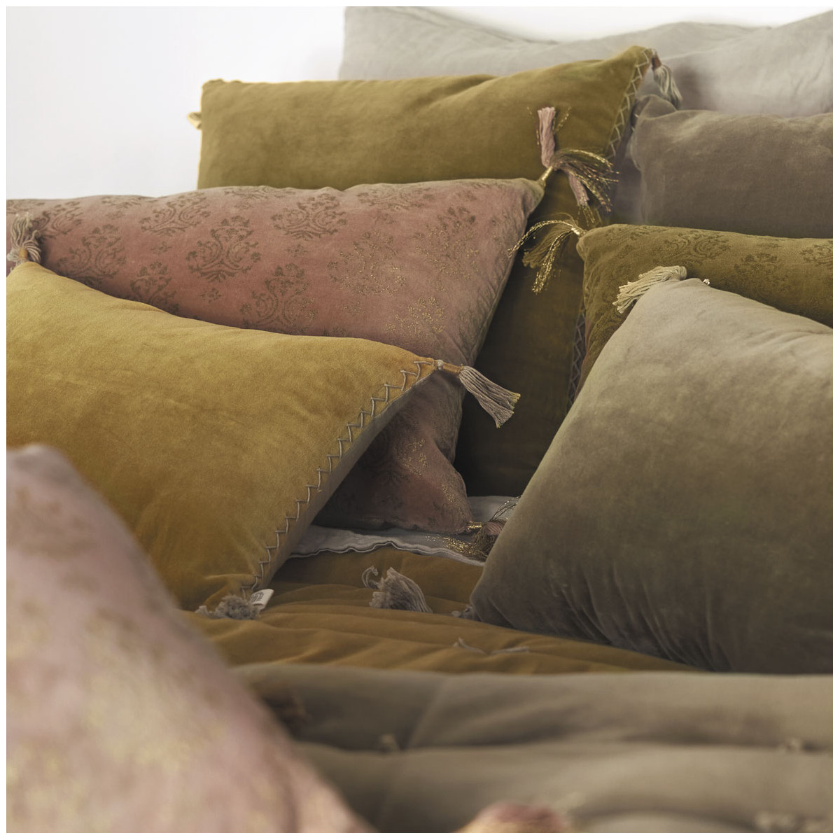 Housse de coussin en velours de coton taupe, BLANC D’IVOIRE