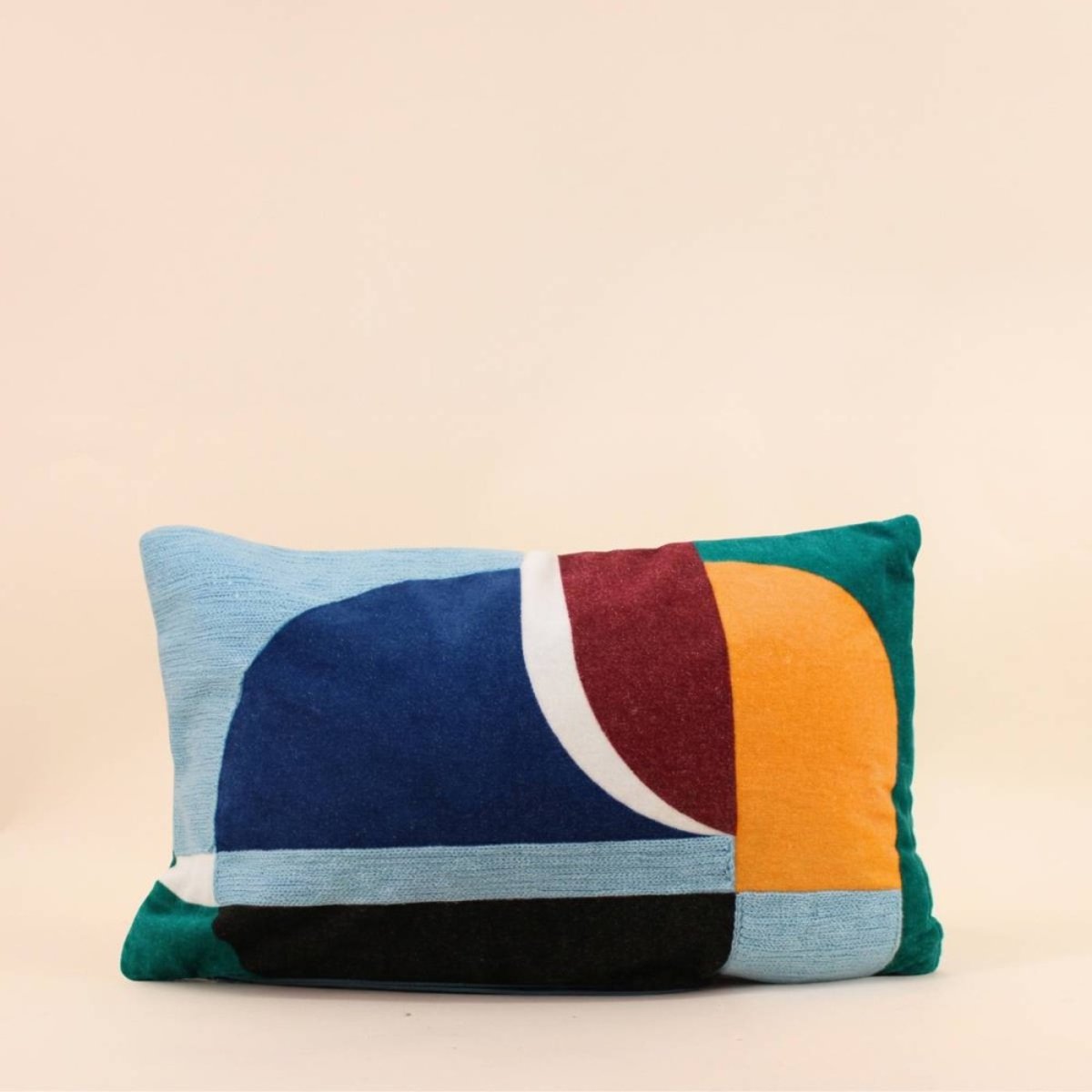 Coussin en velours de coton imprimé rebrodé 30x50cm bleu, ORNAMI