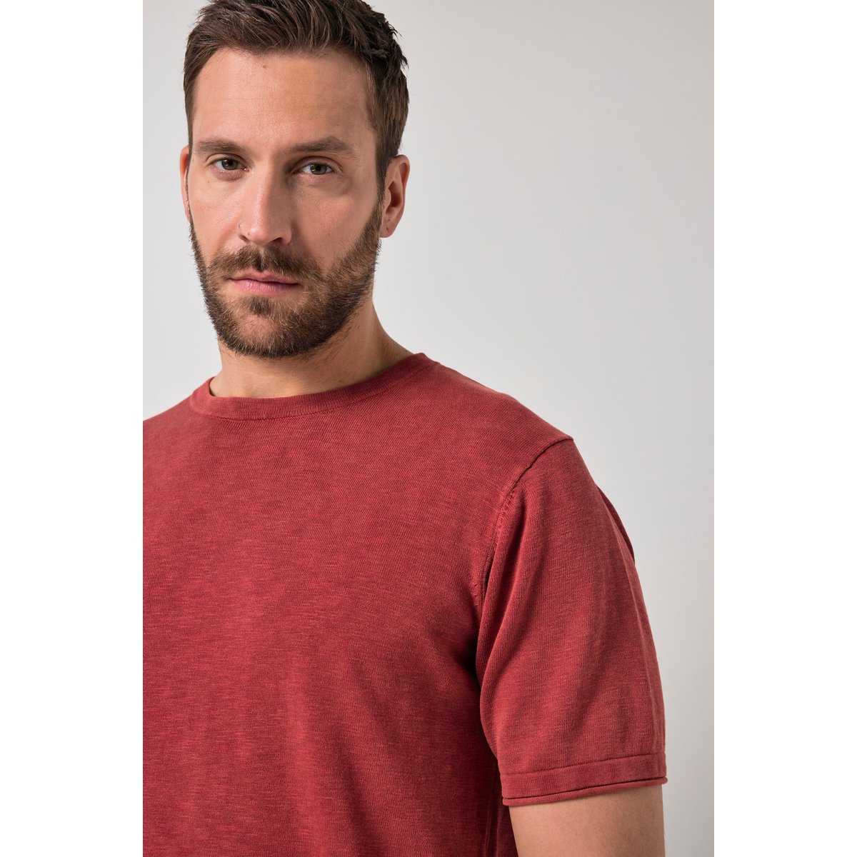 T-shirt en maille fine rouge foncé, JP1880