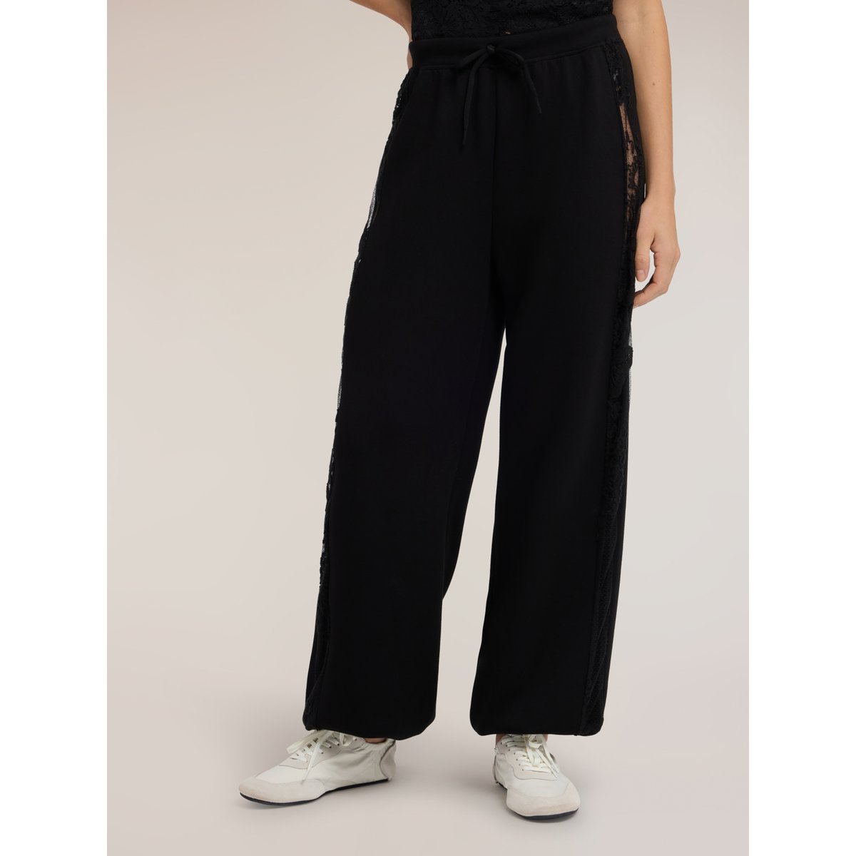 Jogging avec inserts en dentelle noir, MOTIVI