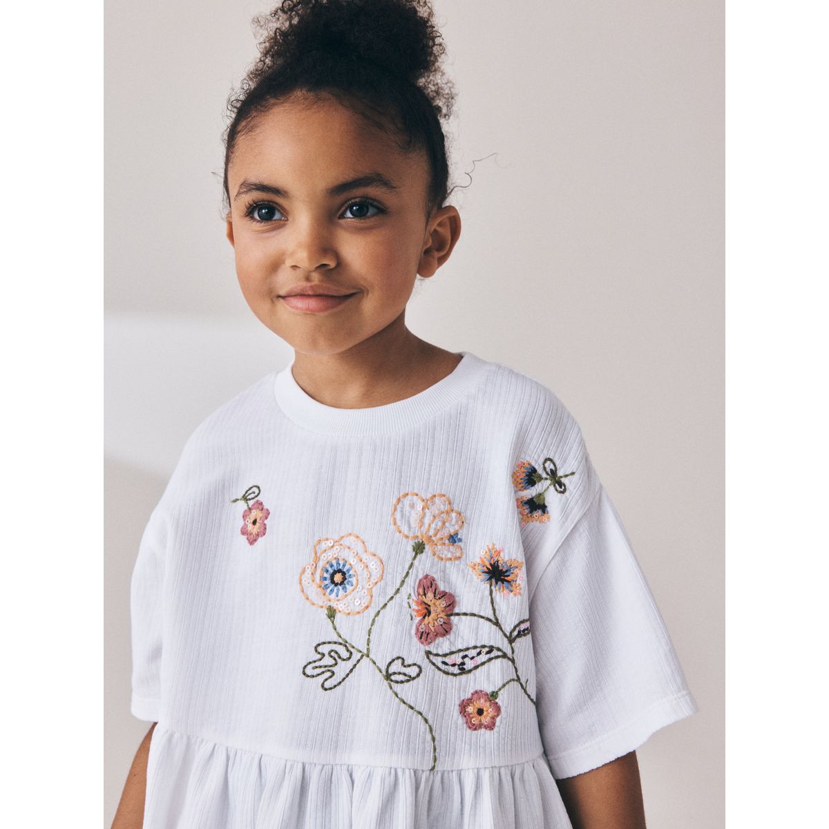 T-shirt brodé à basque imprimé fleuri blanc, NEXT