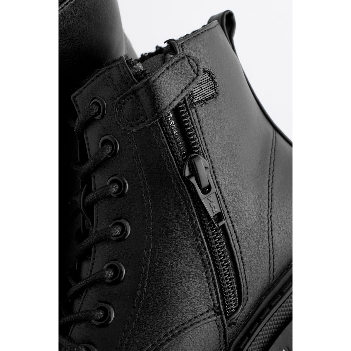 Bottines fourrées à lacets coupe classique noir mat, NEXT