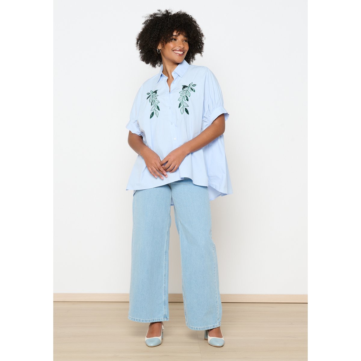 Chemise extra large avec broderie bleu pastel, LOLALIZA