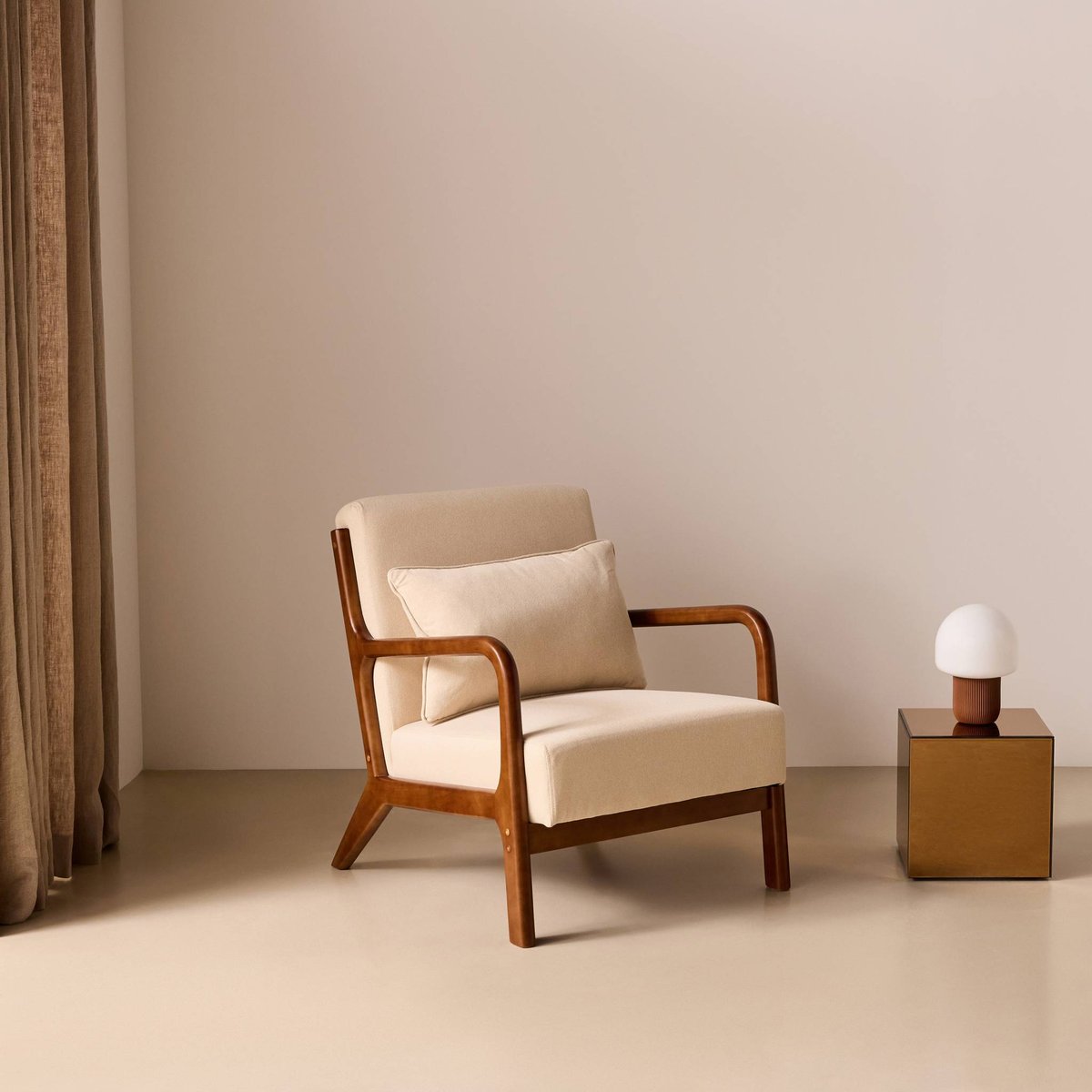 Fauteuil scandinave bois d'hévéa teinté noyer et tissu LORENS beige, SWEEEK