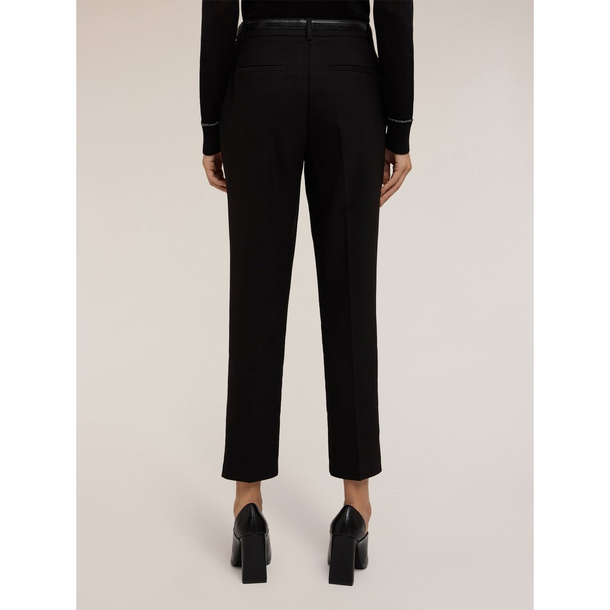 Pantalon regular avec pli repassé noir, MOTIVI