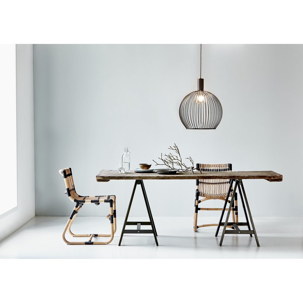 Suspension minimaliste en métal, AVER noir, DESIGN FOR THE PEOPLE