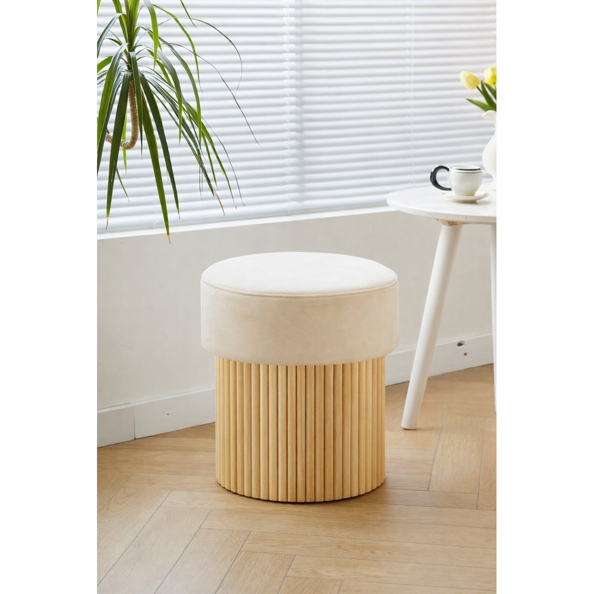 Pouf velours, base en bois, OTSU beige, NORDLYS