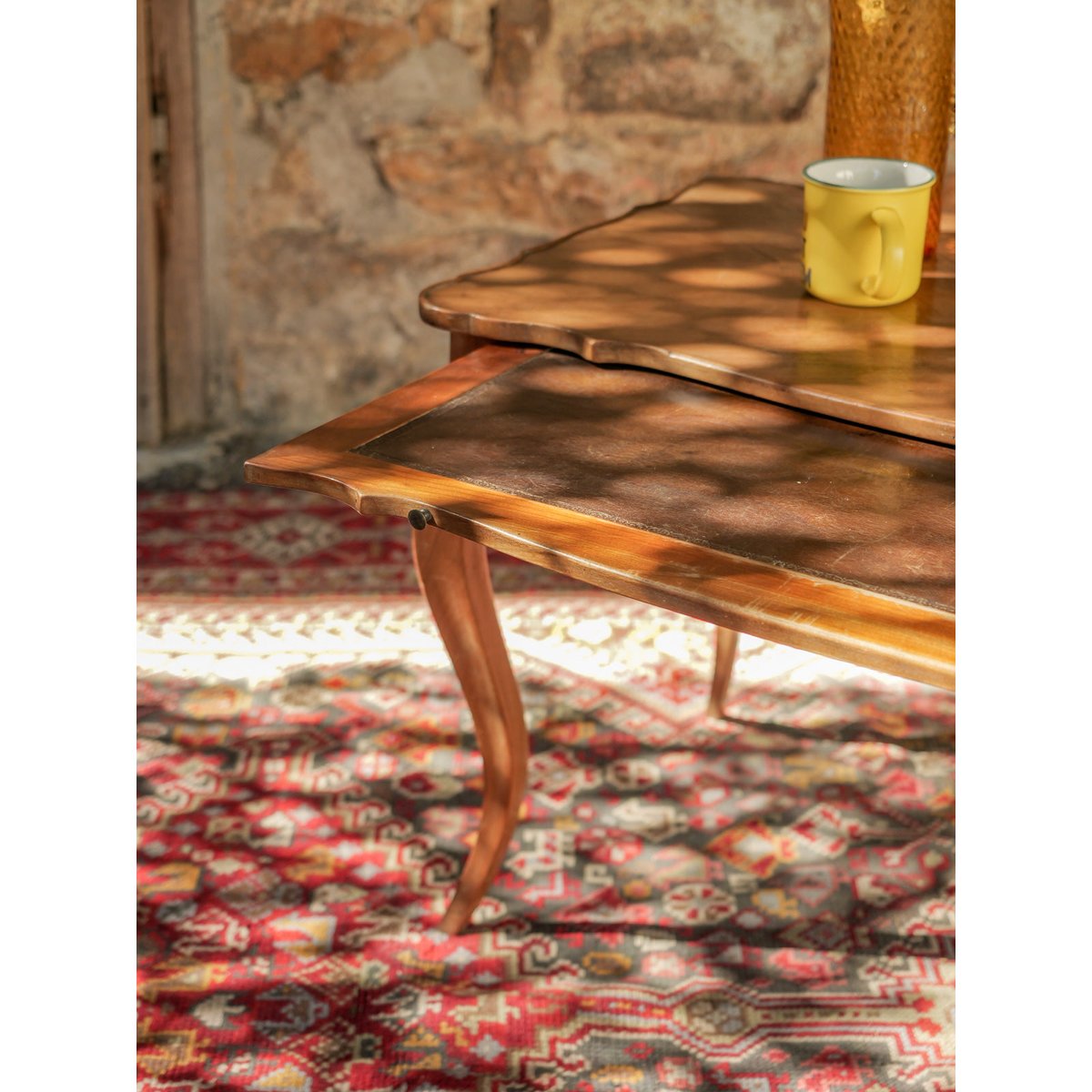 Table basse aux pieds fuselés Léonie N°1171 - Bon état bois clair, DEBONGOUT