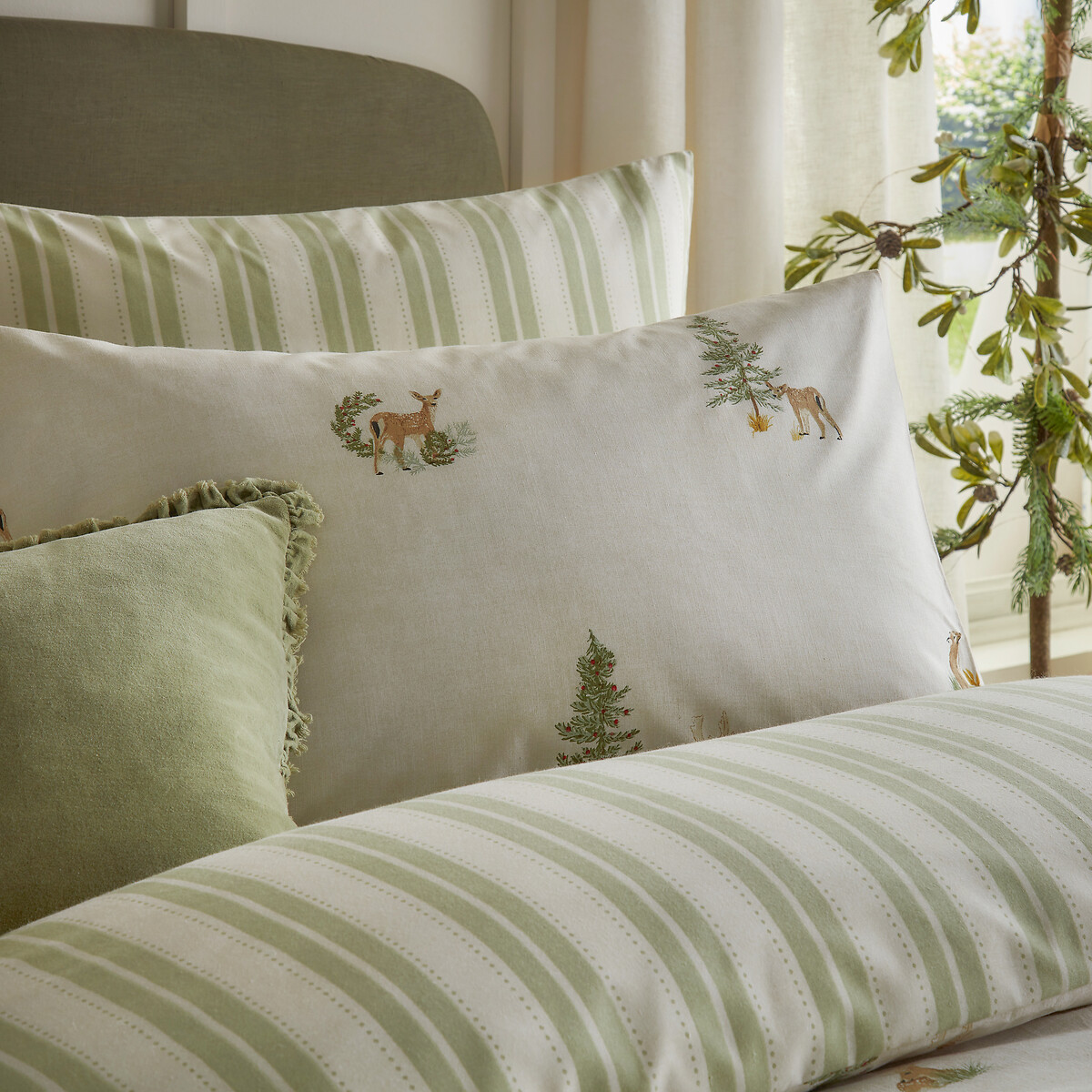 Nature Charlecote Printed 100% Cotton Duvet Cover and Pillowcase Set green, WYLDER