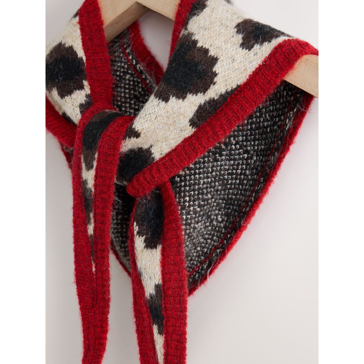 Écharpe triangle en maille épaisse jacquard animalier, NEXT