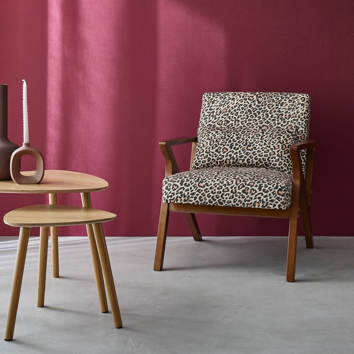 Fauteuil scandinave bois d'hévéa et imprimé léopard ANTOINE léopard, SWEEEK