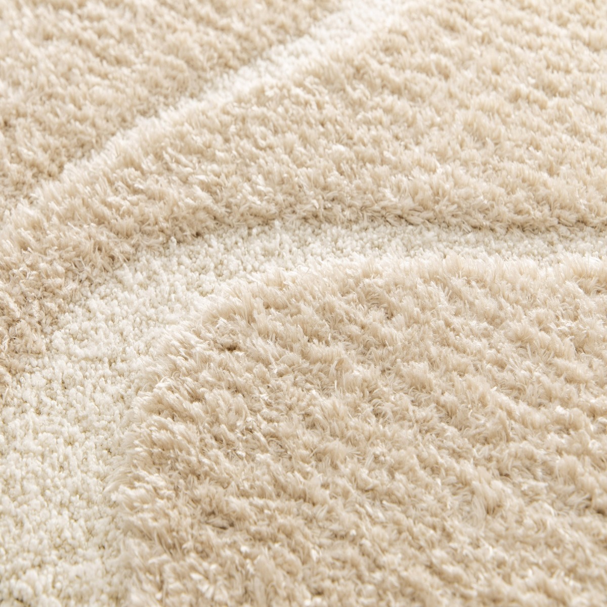 Tapis shaggy doux à relief graphique ORGANIC WAVES beige, THE DECO FACTORY