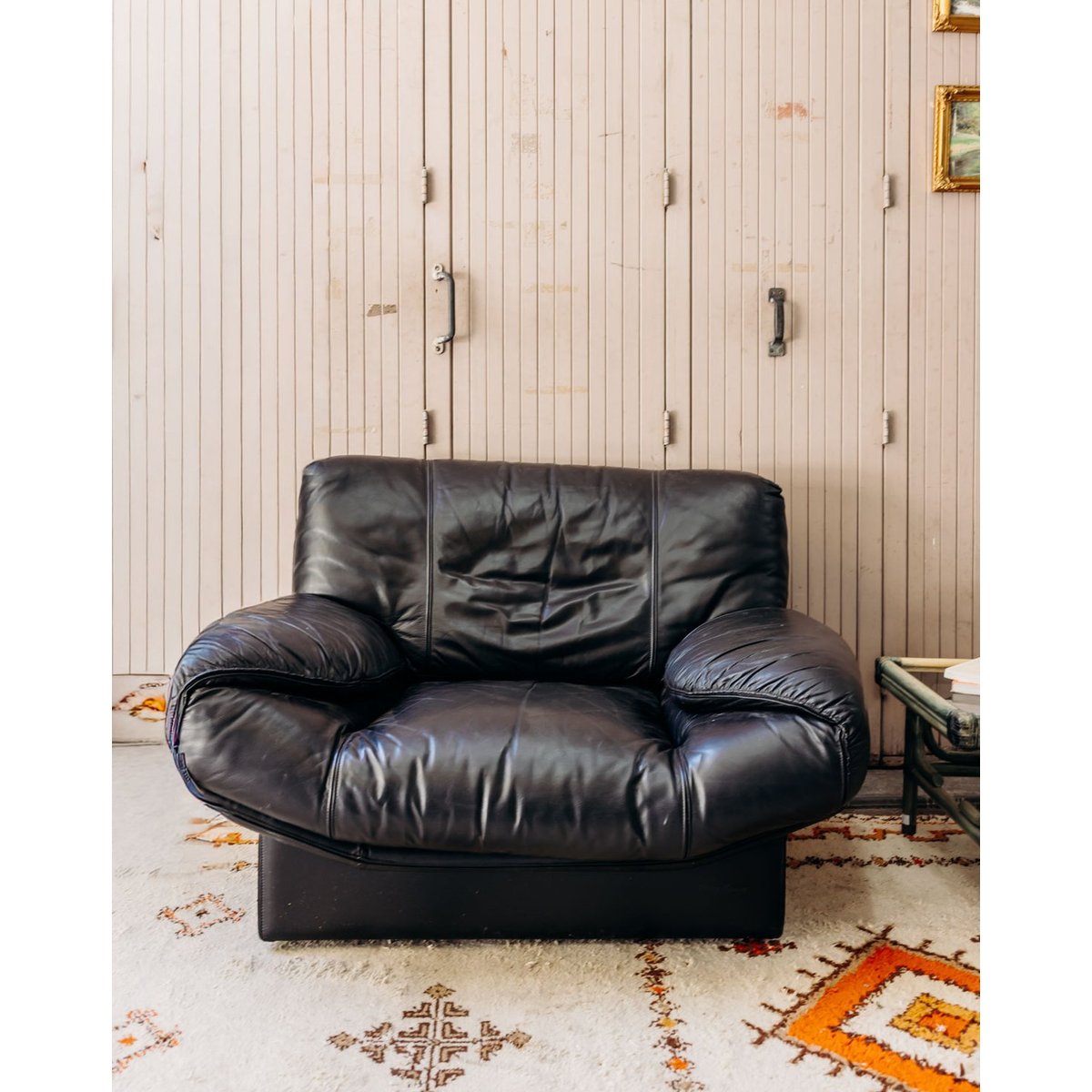 Fauteuil élégant en cuir noir Jakob N°1374 - Bon état noir, DEBONGOUT