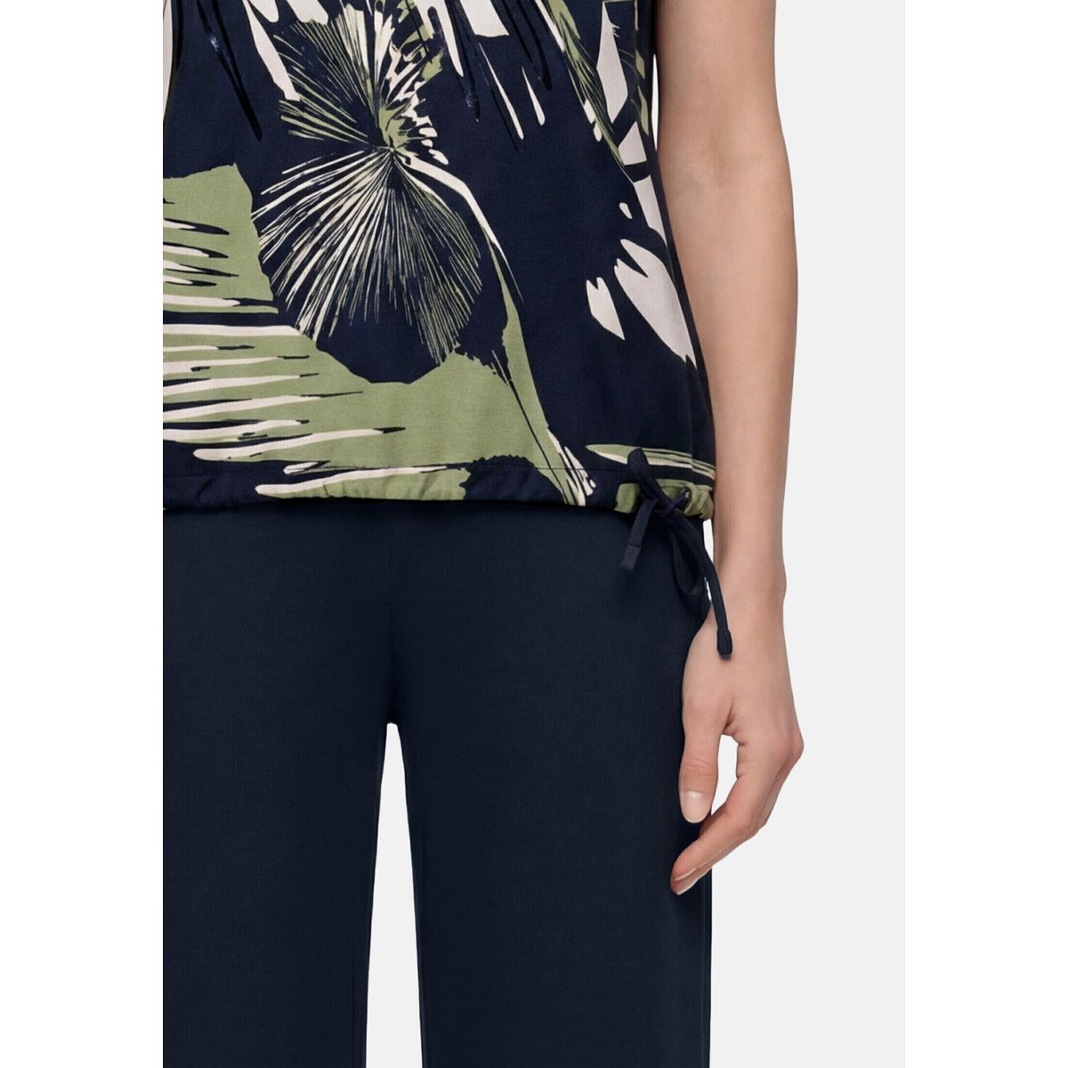 Haut imprimé à cordon coulissant sous tunnel dark blue/khaki, BETTY BARCLAY