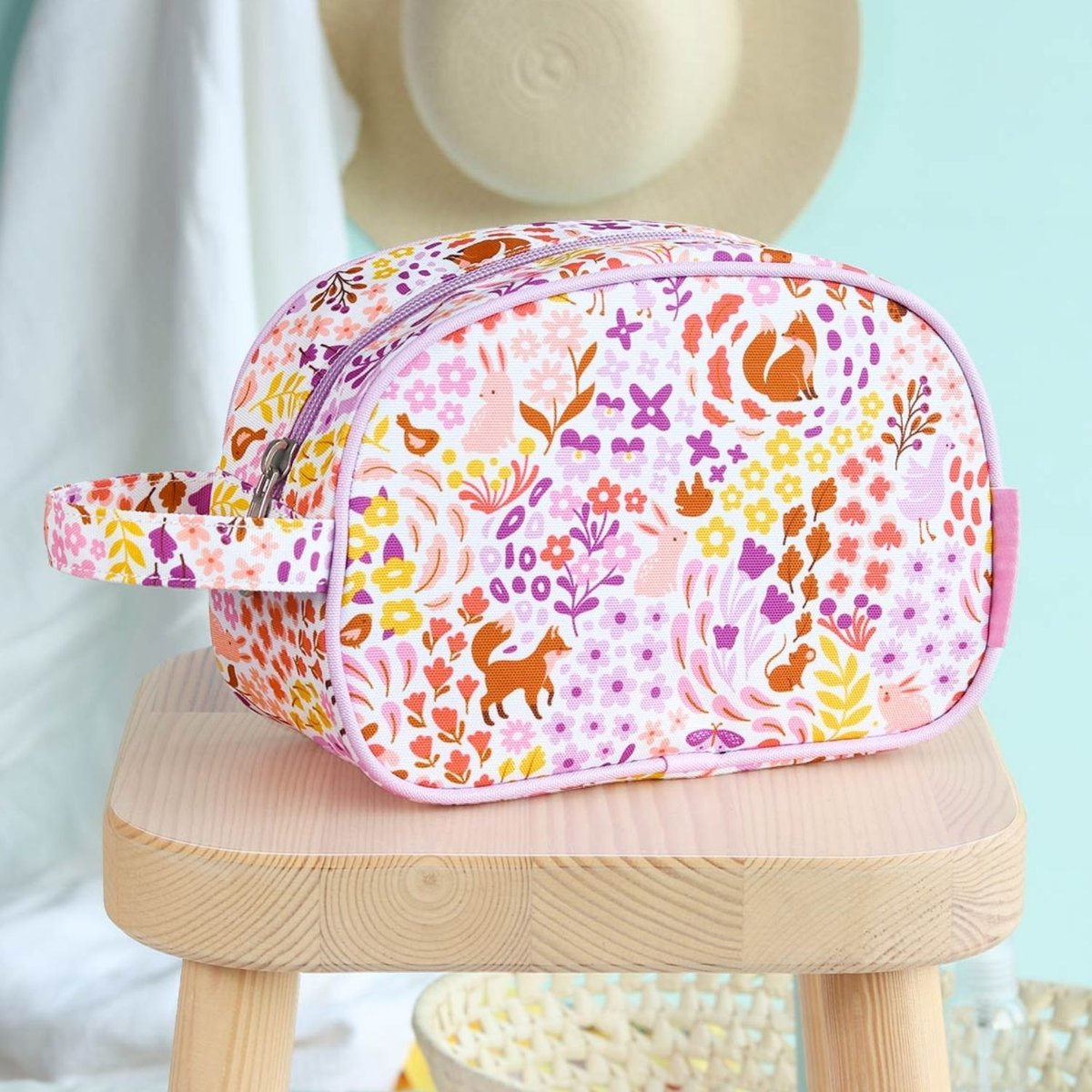 Trousse de toilette violet, blanc, jaune, A LITTLE LOVELY COMPANY
