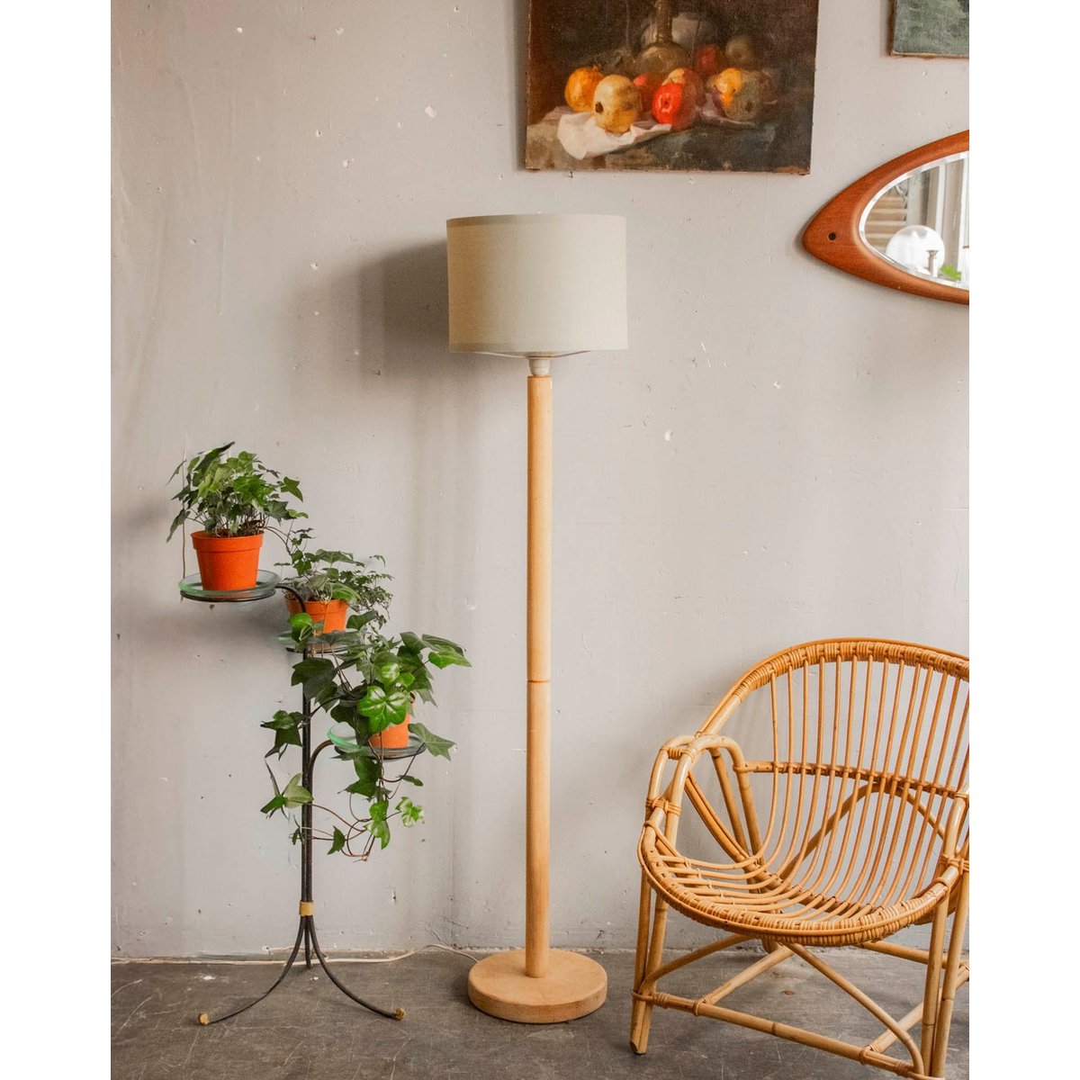 Lampadaire en bois aux lignes épurées Julien N°375 - Bon état bois clair, DEBONGOUT