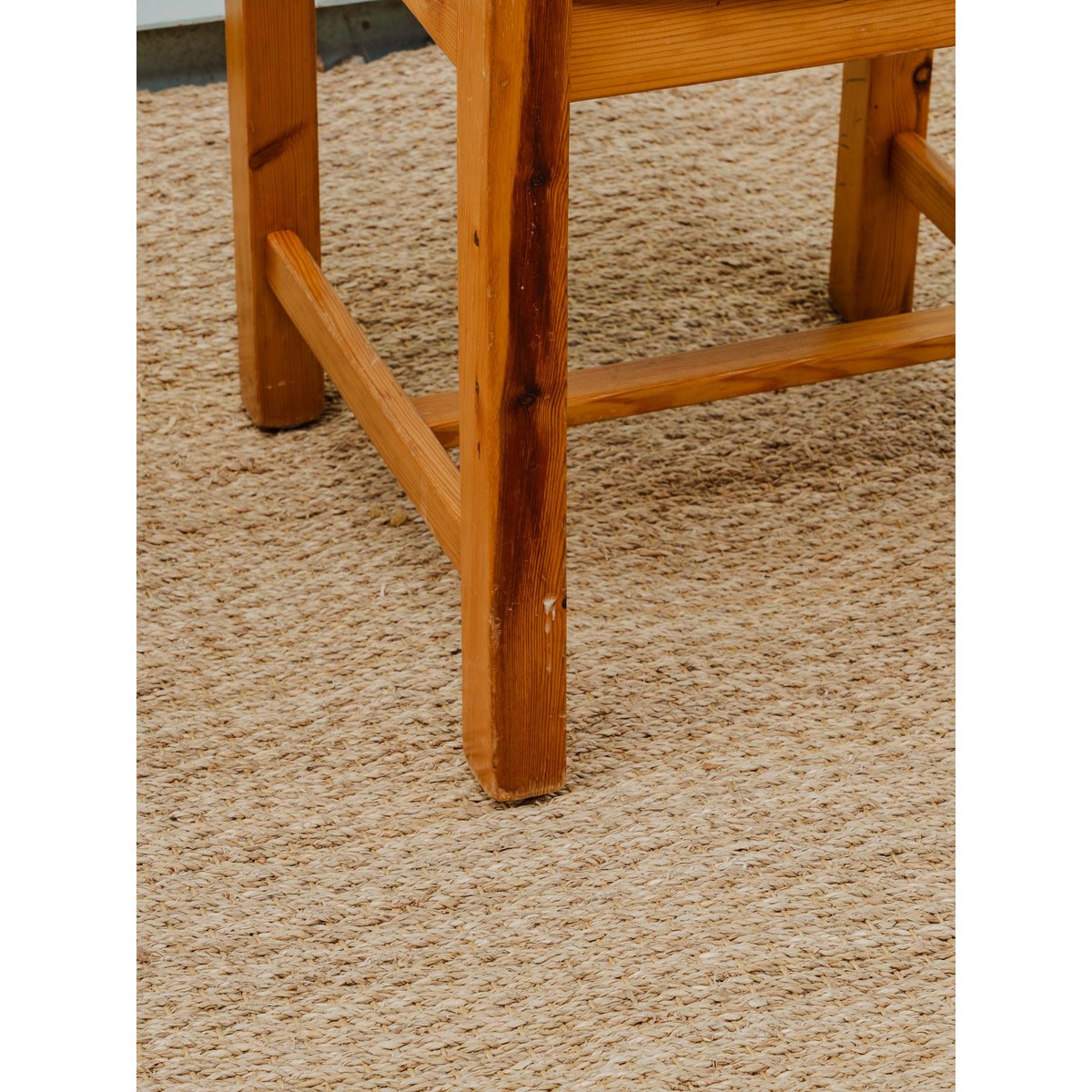 Lot de 2 chaises en bois Claude N°852 - Bon état bois clair, DEBONGOUT