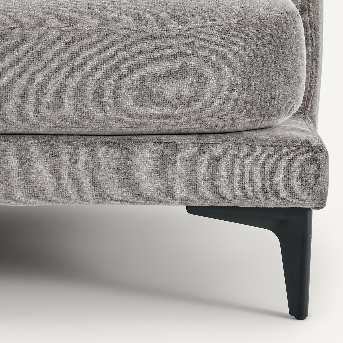 Canapé droit, 3 ou 4 places en velours stone, MODERNISTE gris souris, EMMANUEL GALLINA X AM.PM