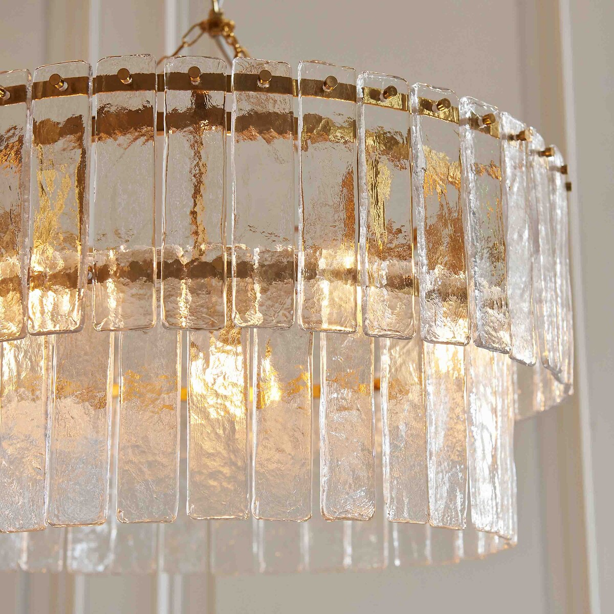 Karter 5-Light Tiered Textured Glass Pendant Light brass, ÉDITÉ