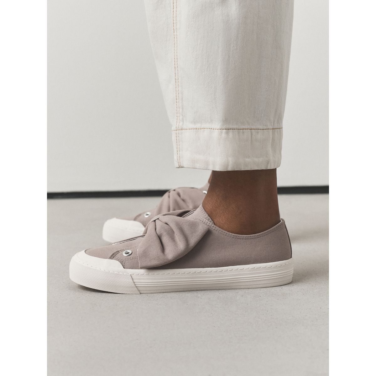 Baskets en toile avec nœud forever comfort® taupe, NEXT