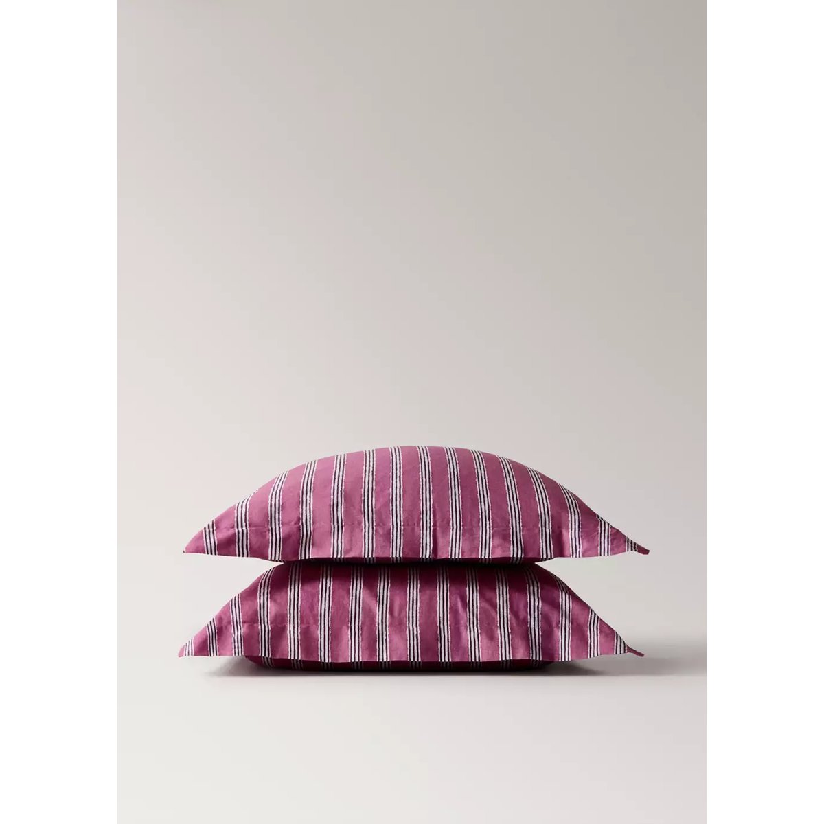 Deux taies d’oreiller percale de coton rayures tricolores 60x60 cm cerise, MANGO HOME