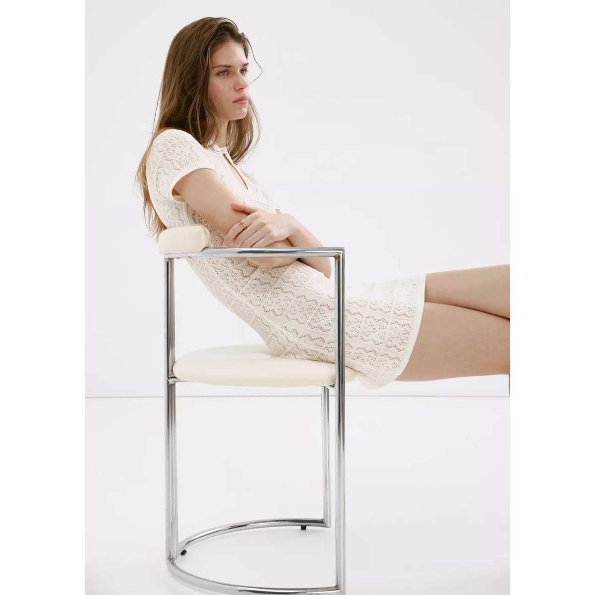 Robe en crochet à encolure cut-out écru, MANGO