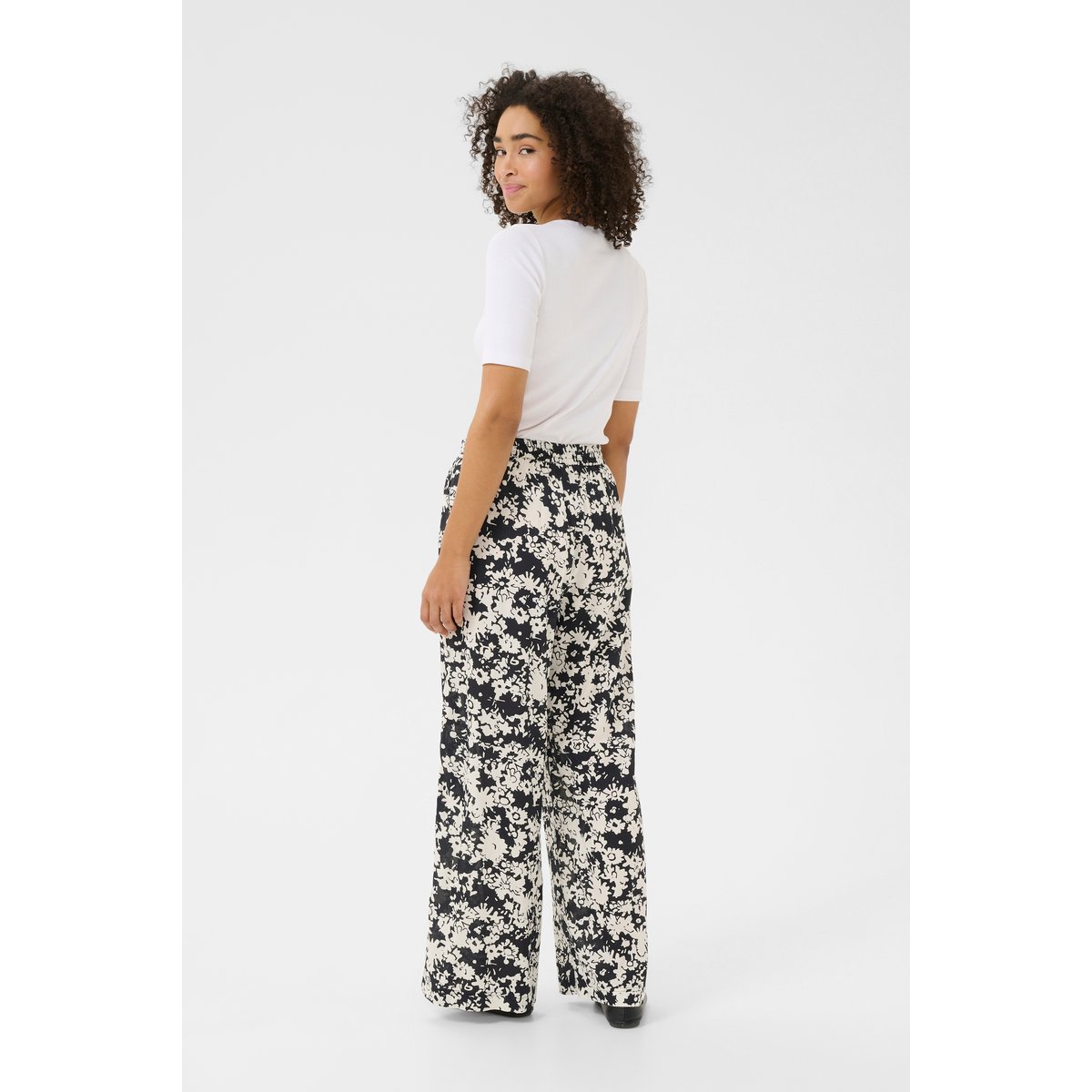 Casual pants noir/blanc turtledove flower print, KAFFE