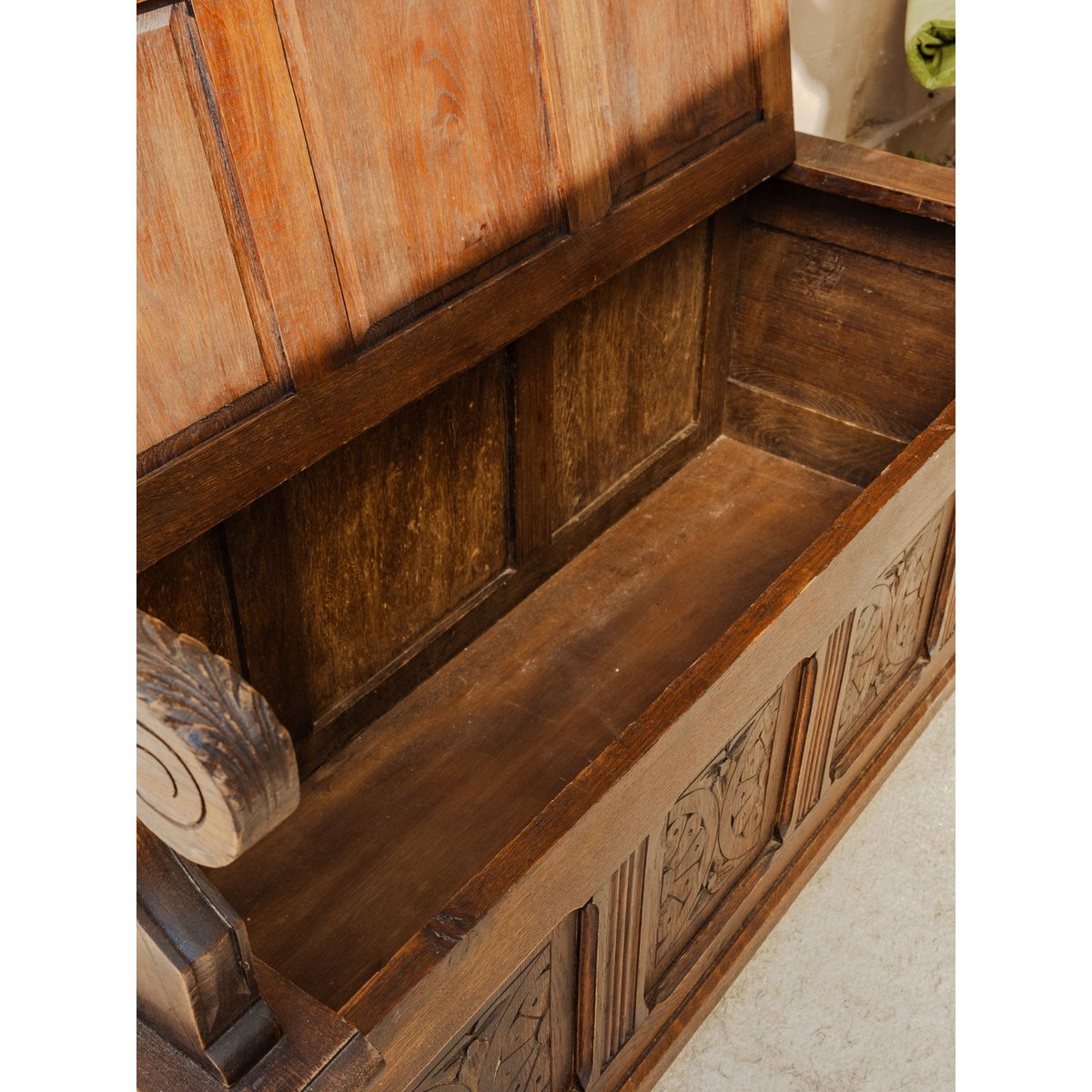 Banc coffre d'église en bois Antoine N°414 - Bon état bois foncé, DEBONGOUT