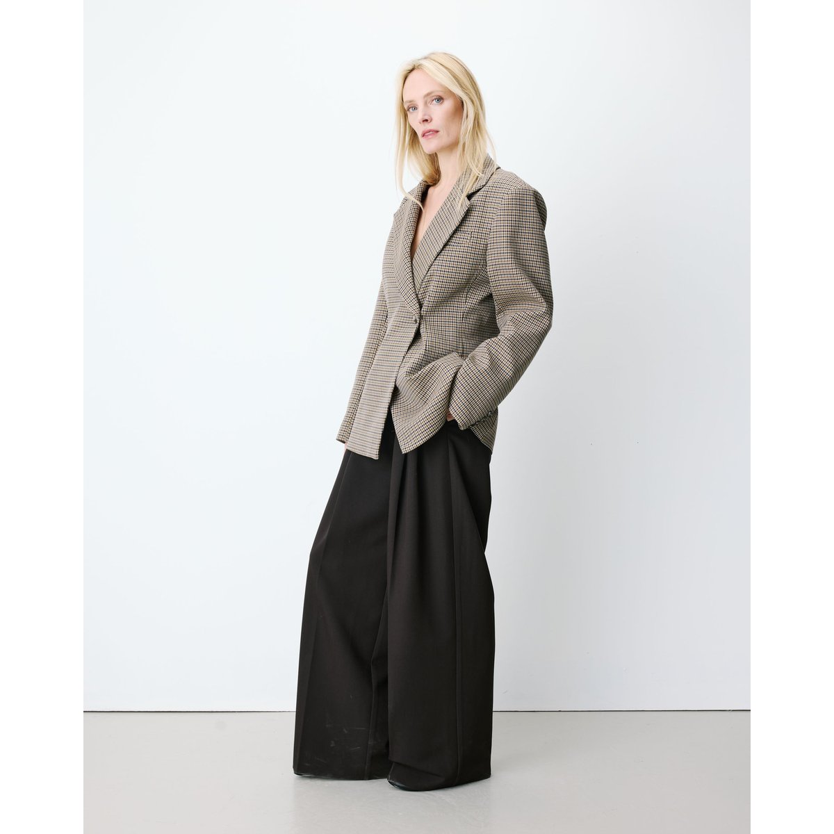 Blazer cintré croisé pied-de-poule beige Almond beige, GRACE AND MILA