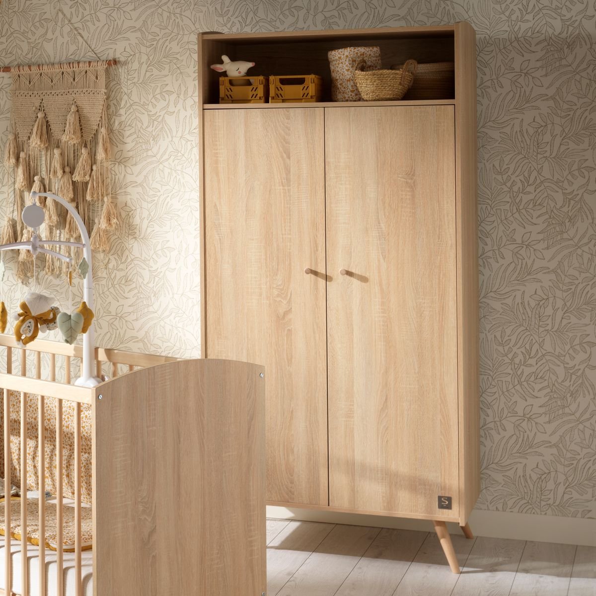 Chambre bébé trio: Lit bébé 70x140 évolutif, commode à langer 3 tiroirs et armoire 2 portes décor bois chêne marron, SAUTHON