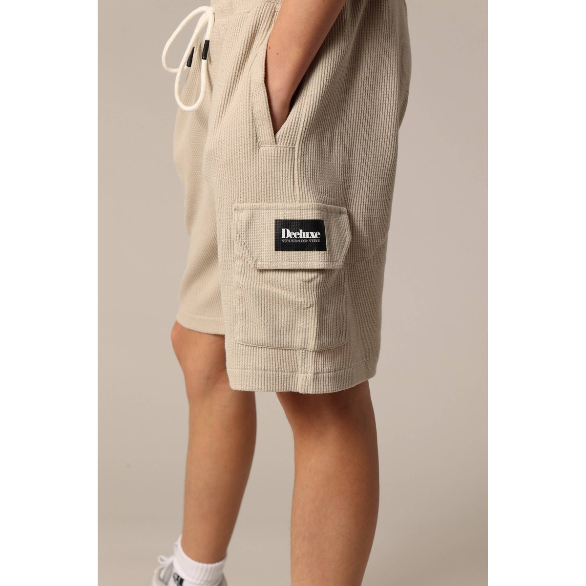 Short en coton gaufré avec taille élastiquée et multiples poches HOBART beige, DEELUXE