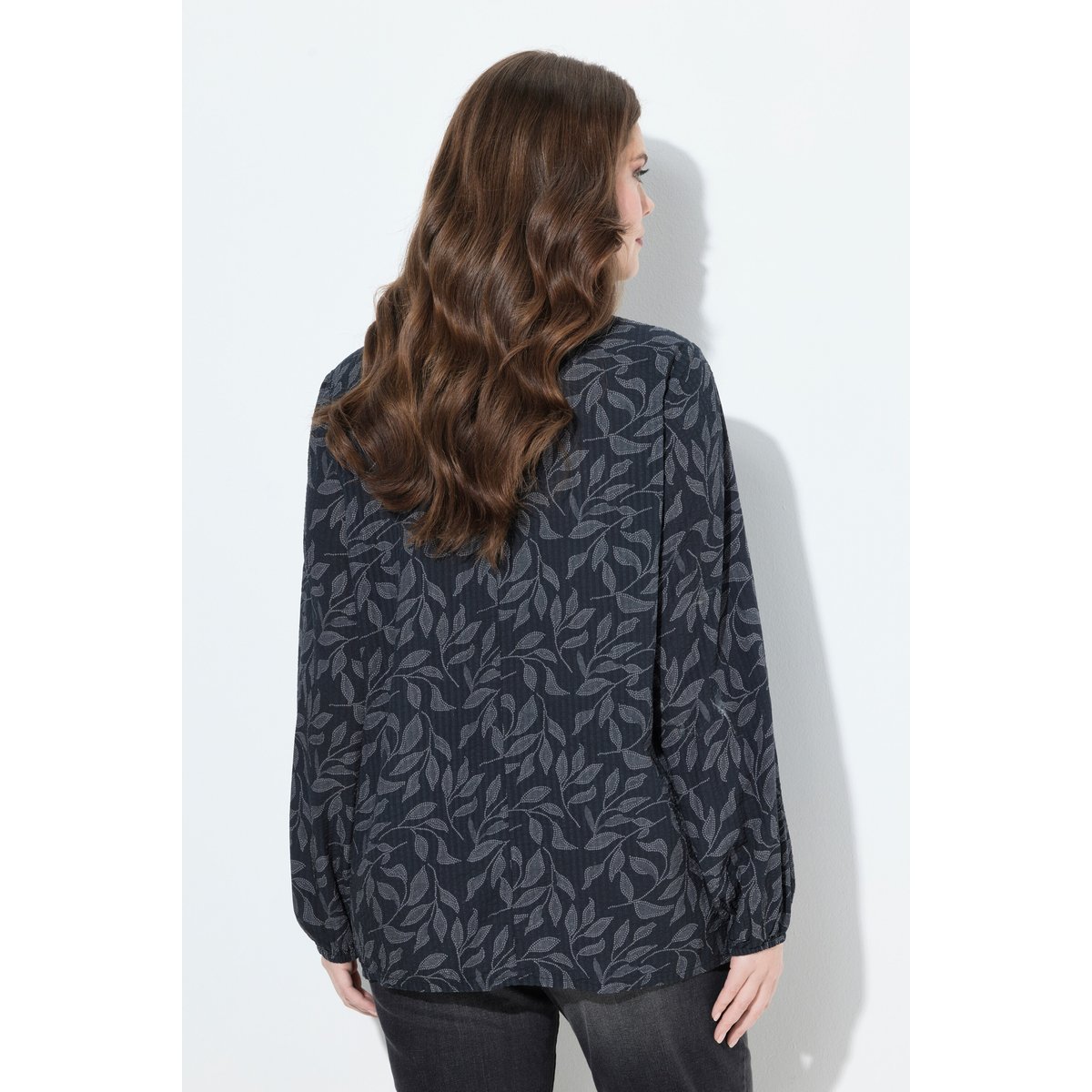 Chemisier en cupro mélangé, motif feuilles noir, ULLA POPKEN