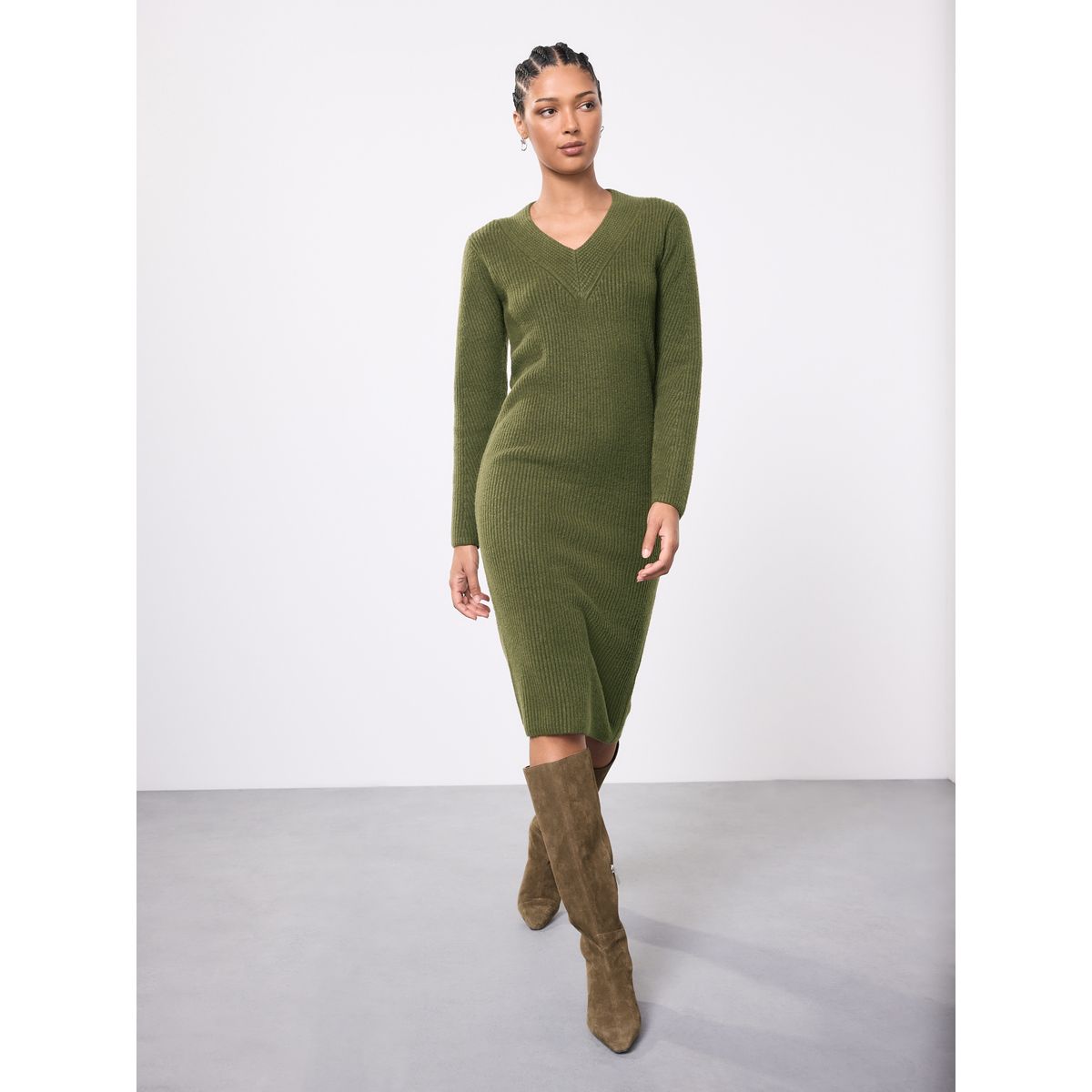 Robe mi-longue ultra-douce à col v avec laine vert kaki, NEXT