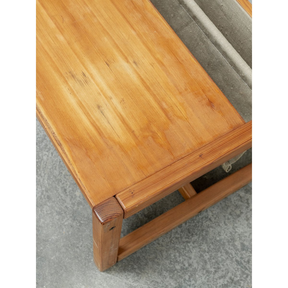 Table basse avec son porte-revue en toile Donna N°1068 - Bon état bois clair, DEBONGOUT