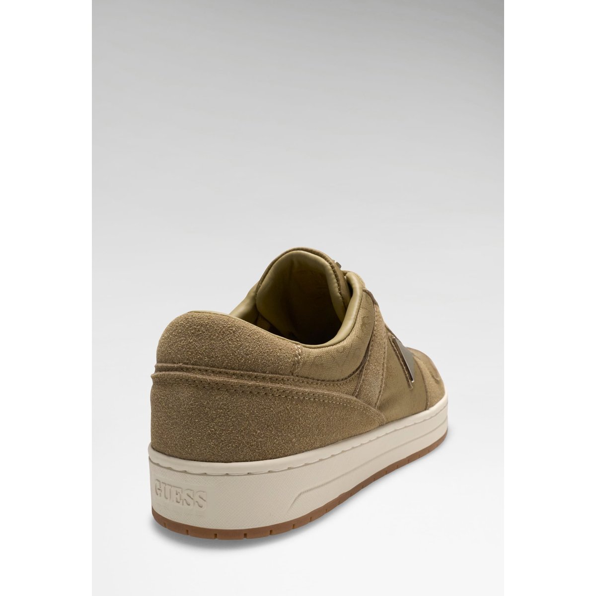 Baskets Uddent En Daim or, GUESS