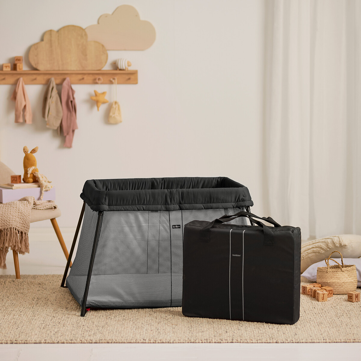 Cama de viagem leve preto , BABYBJORN