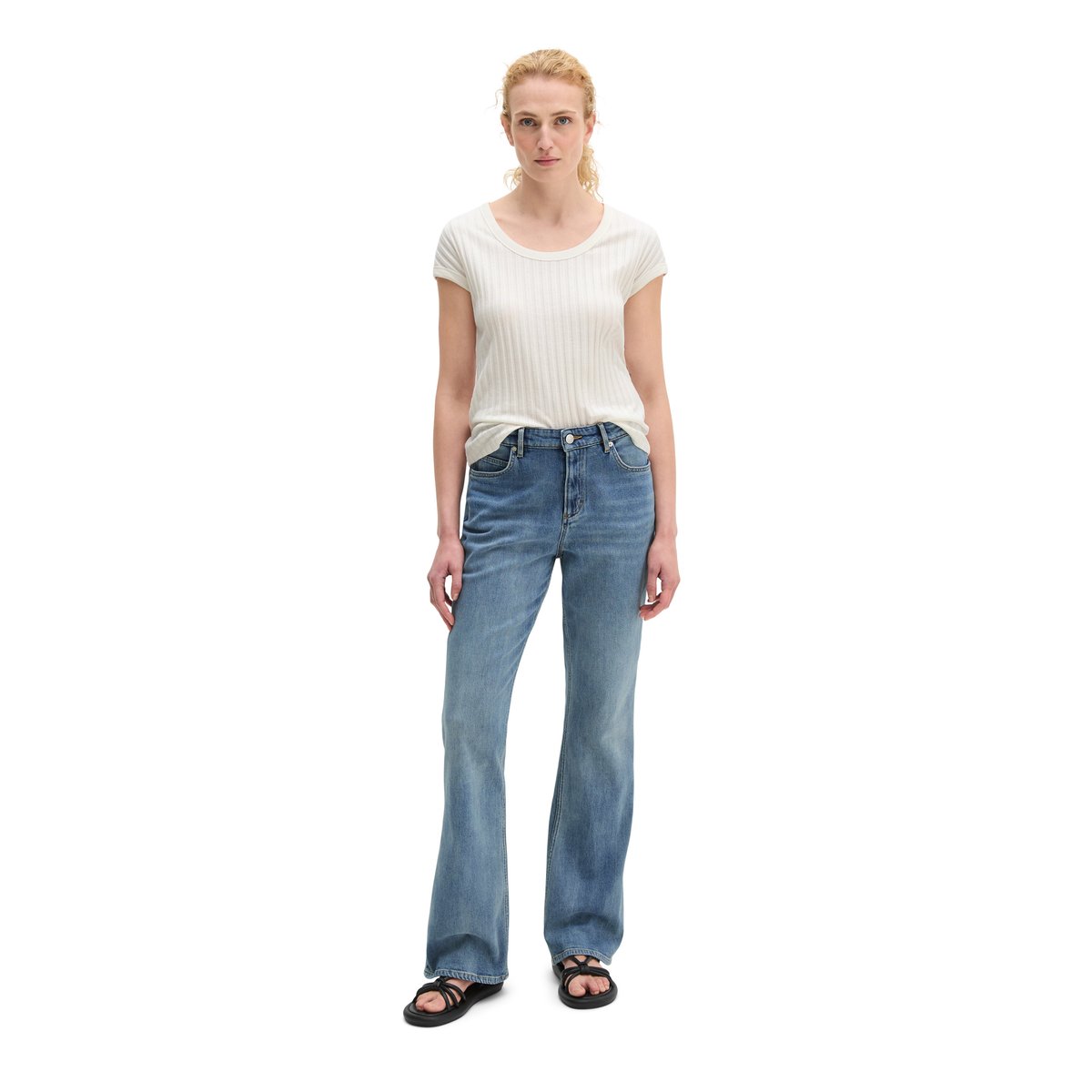 Jeans modèle Kiruna flared en mélange de coton organique et de lyocell stretch bleu clair, MARC O'POLO