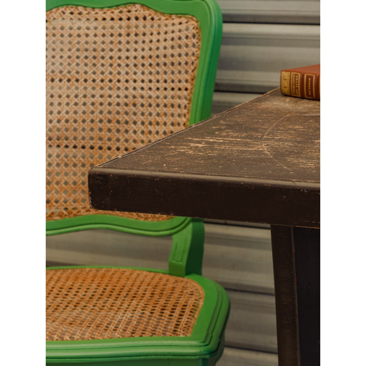 Table à manger en bois Romy N°1576 - Bon état bois foncé, DEBONGOUT