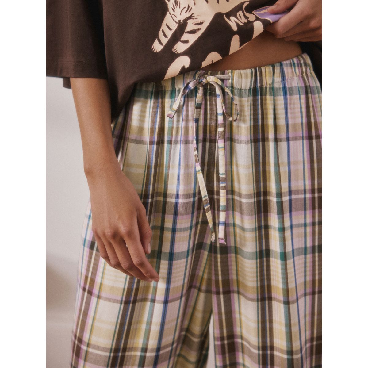 Pyjama à manches courtes et pantalon bouffant imprimé graphique marron chocolat, NEXT