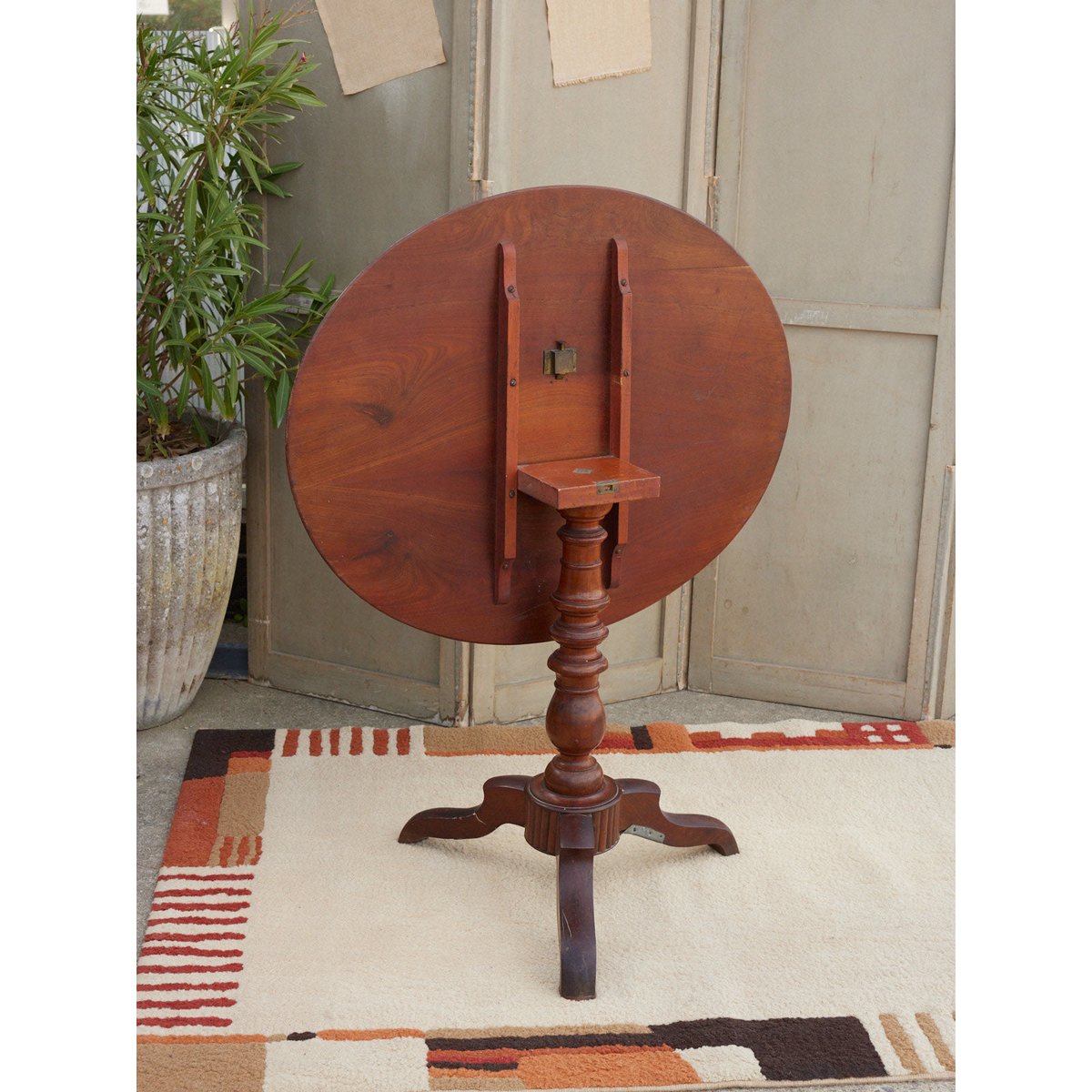 Table à manger 4 places en acajou Romy N°1603 - Bon état bois foncé, DEBONGOUT