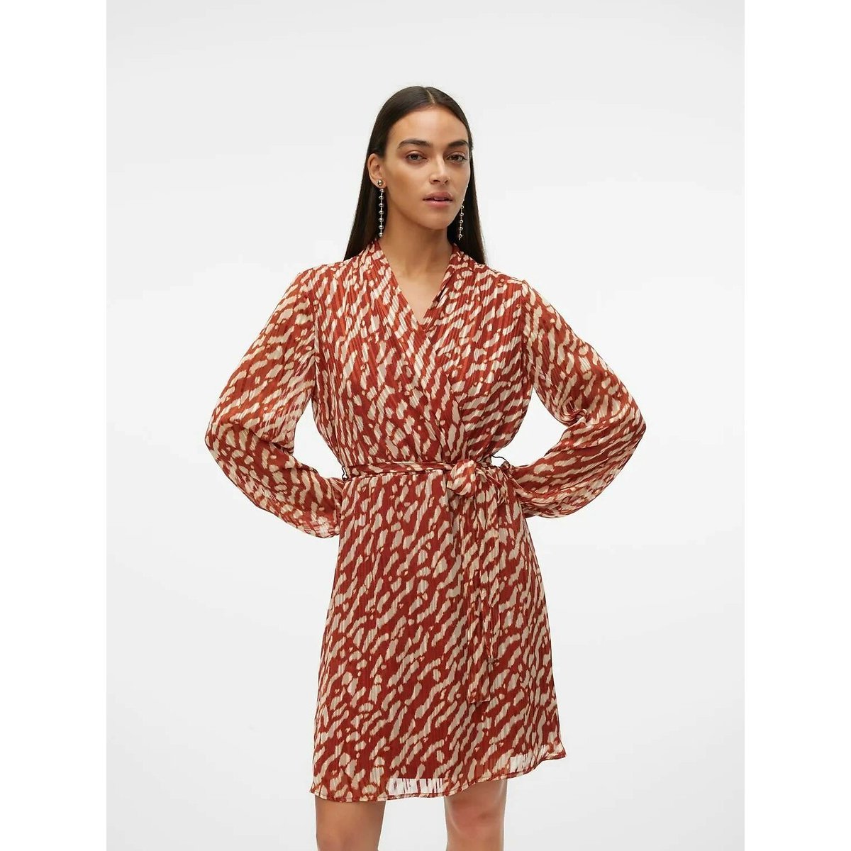 Vestido corto estampado, cuello de pico estampado color ladrillo, VERO MODA