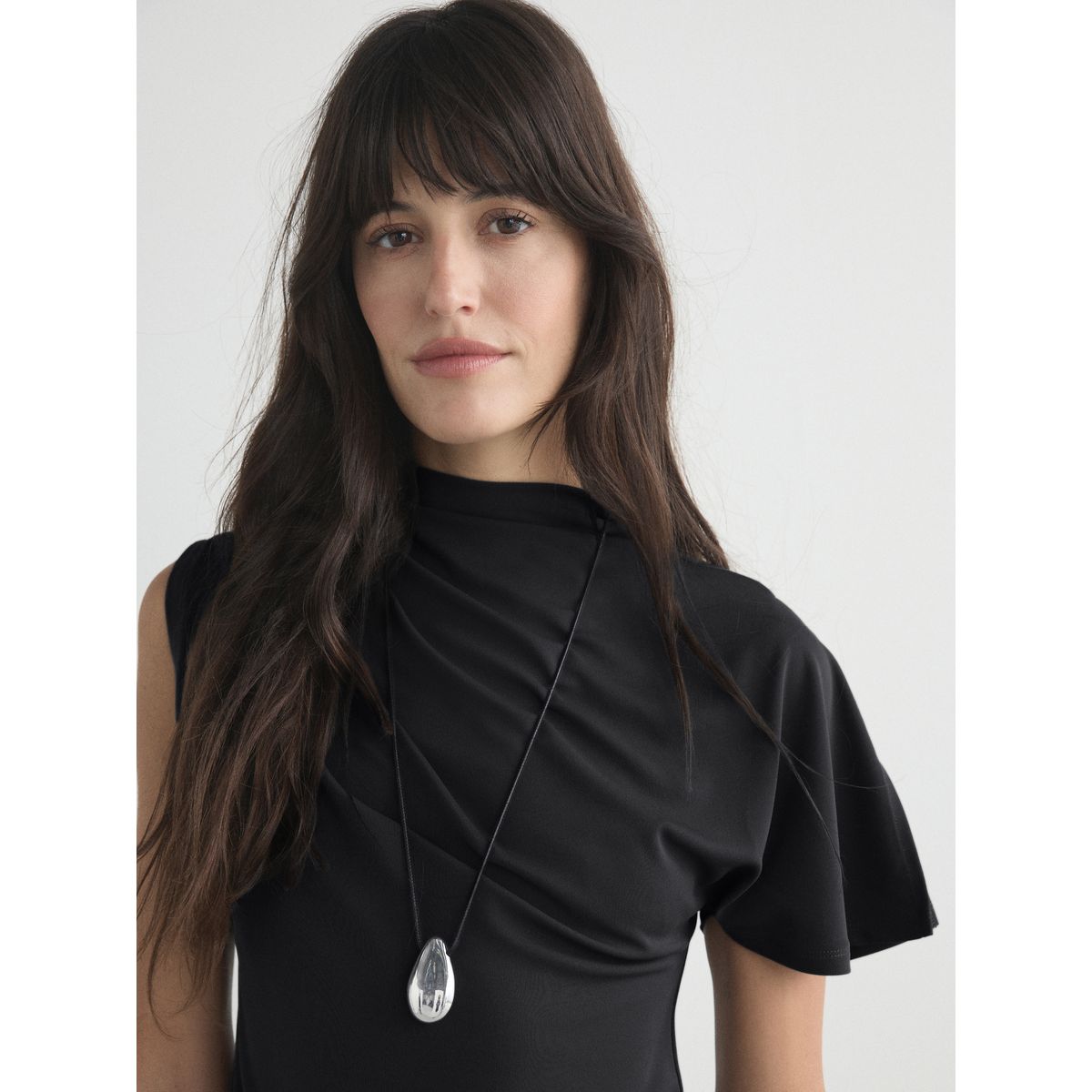Haut asymétrique drapé à manches courtes noir, NEXT