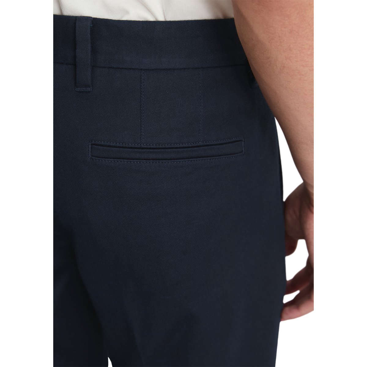 Chino modèle Osby conique en coton bio mélangé avec du TENCEL™Lyocell bleu foncé, MARC O'POLO