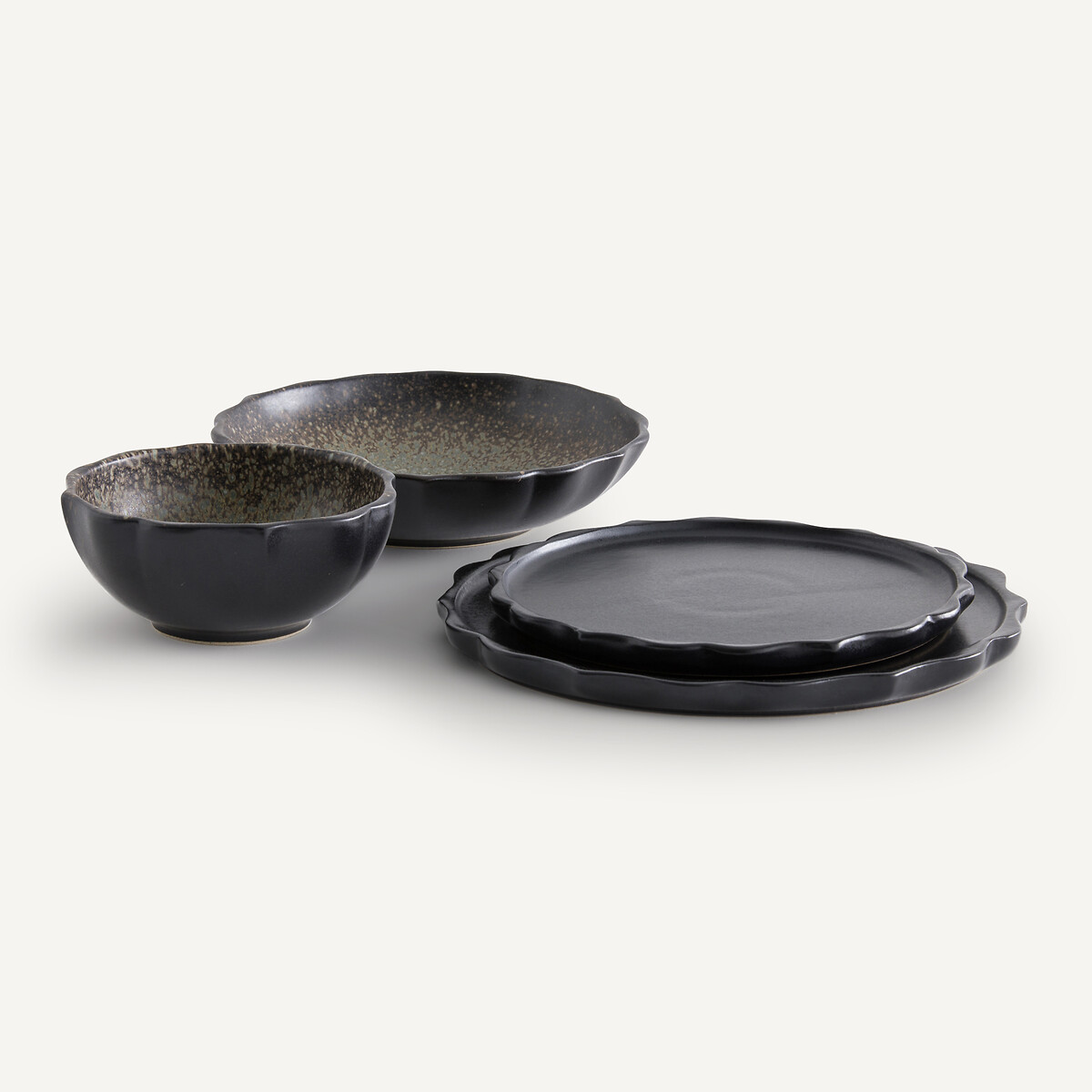 Lot de 4 assiettes plates en grès émaillé, Arigato noir, AM.PM