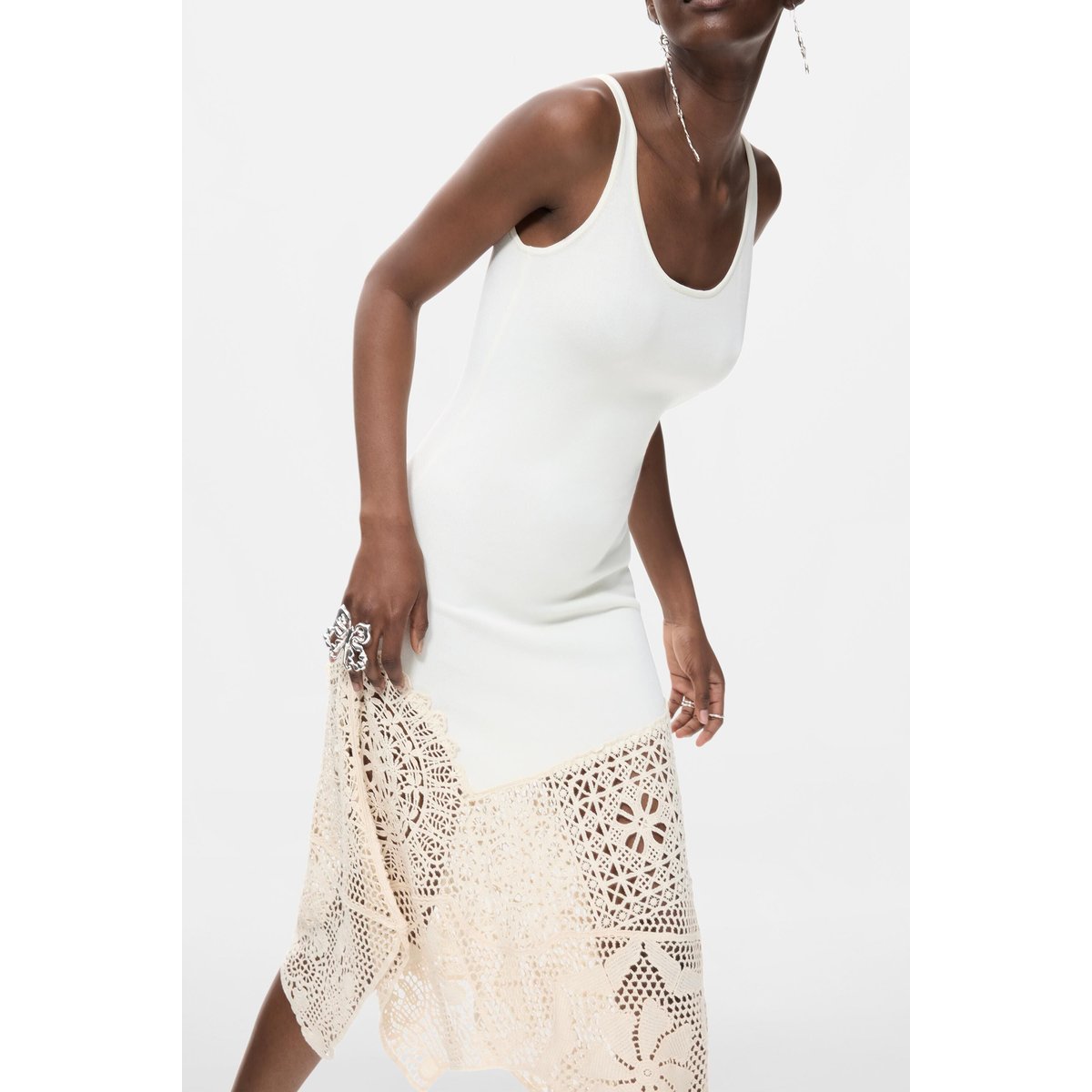 Robe asymétrique en crochet beige, DESIGUAL