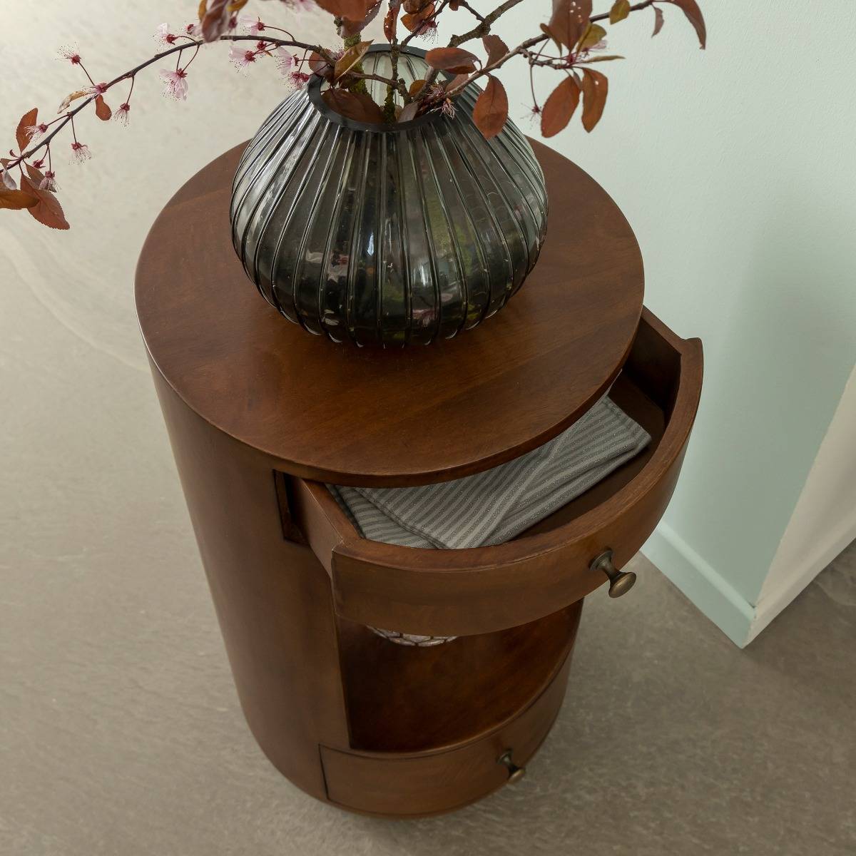 Table de chevet ronde en bois de manguier  OANA bois foncé, MADE IN MEUBLES 
