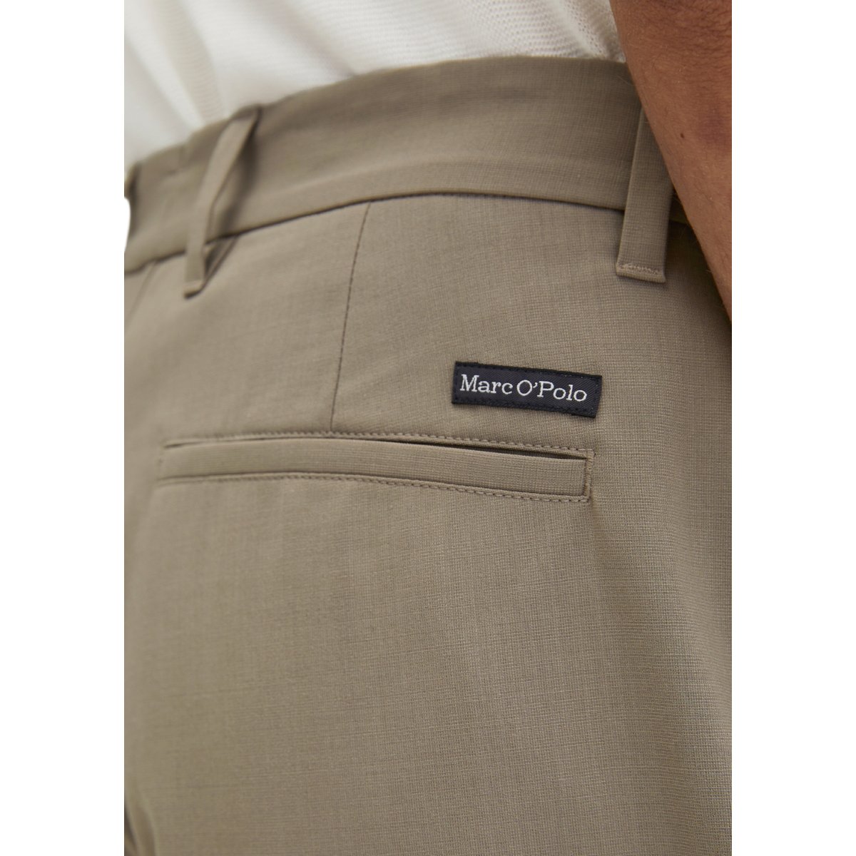 Pantalon modèle Mossbo Travel Collection en Technical Wool Blend léger marron, MARC O'POLO