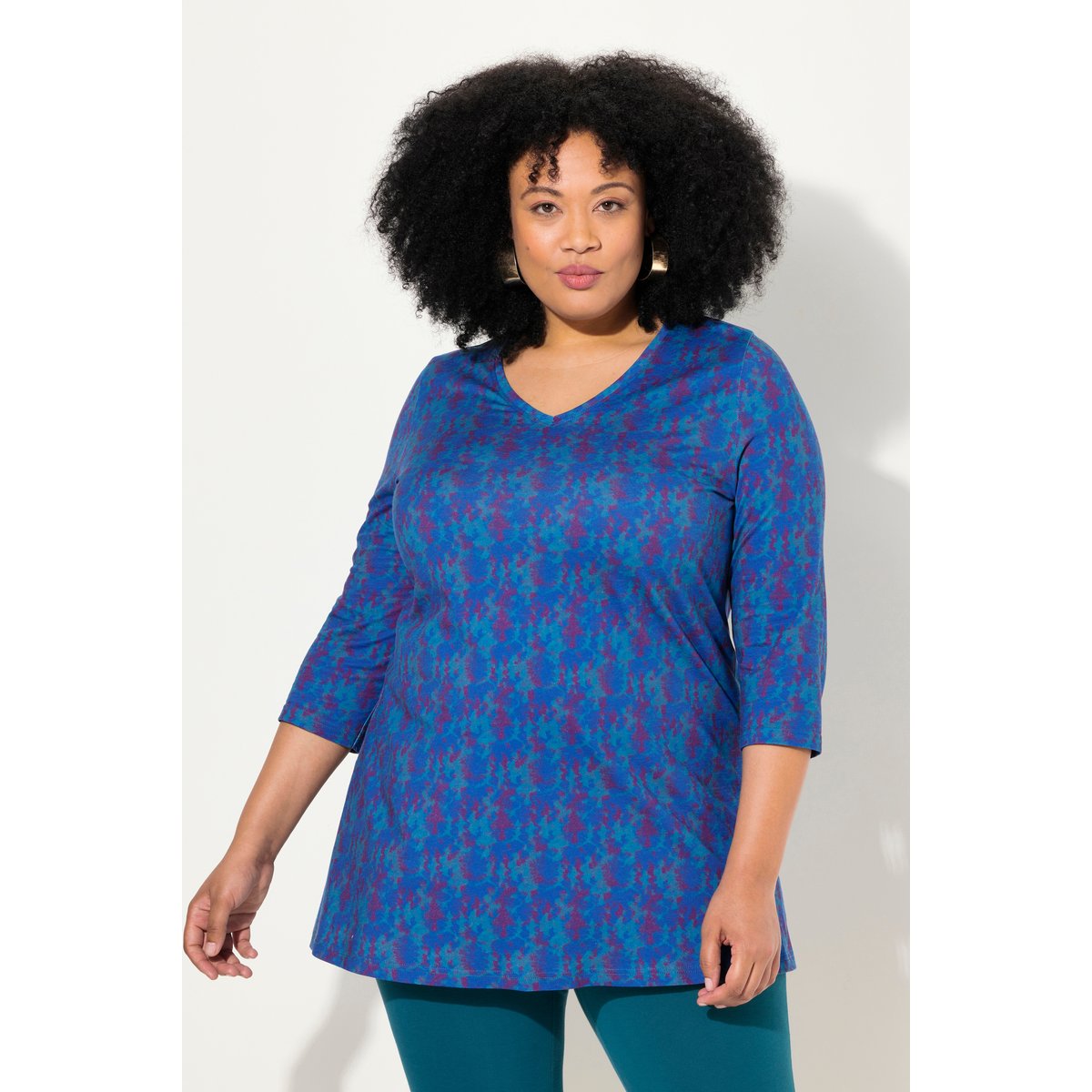 T-shirt long à manches 3/4 et col en V saphir foncé, ULLA POPKEN