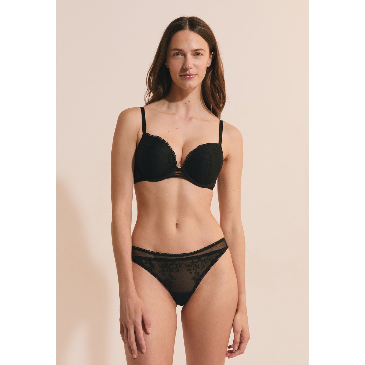 Soutien-gorge N.1 - Le push-up avec broderie AMAZONE noir, ETAM